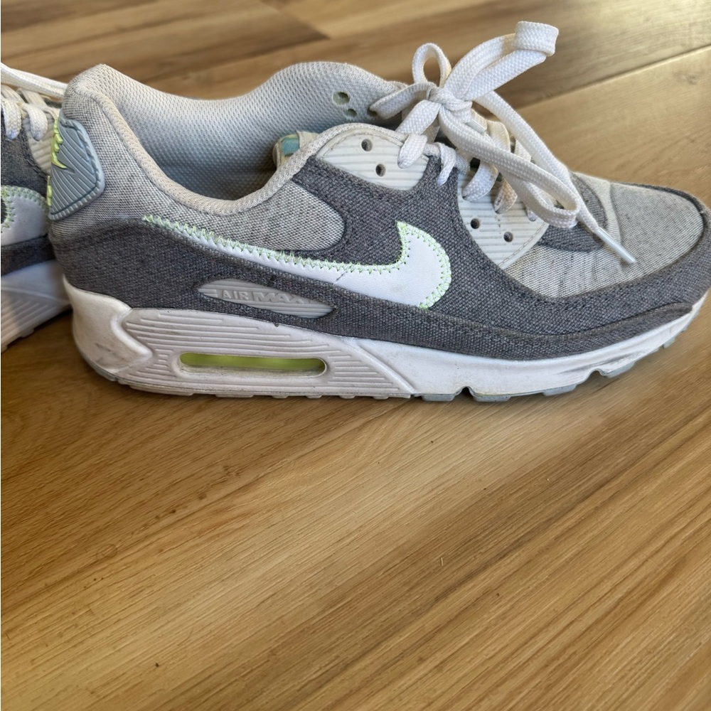 Nike Air Max 90
Recycled Canvas